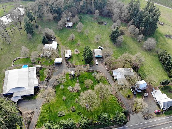 3rd image of 96470 Hwy 99 W
