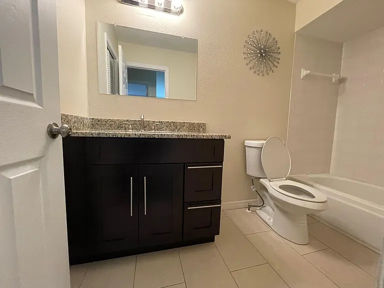 2556 W Brook Ln — Photo 10