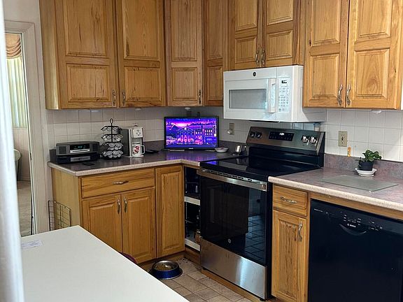 2nd image of 2201 S Peninsula Dr
