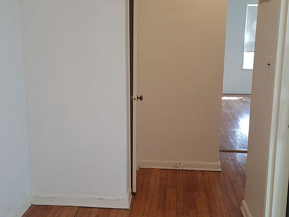 3rd image of 14021 84th Dr #211