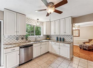 15033 Isleview Dr, Chesterfield, MO 63017