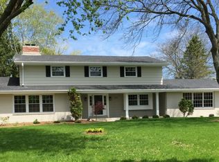 2310 W Hickory Ln, Mequon, WI 53092