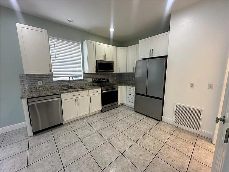 1714 Cambridge Village Ct — Photo 8