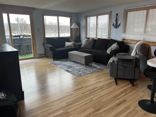 133 South 1st Street #5, Harpers Ferry, IA 52146