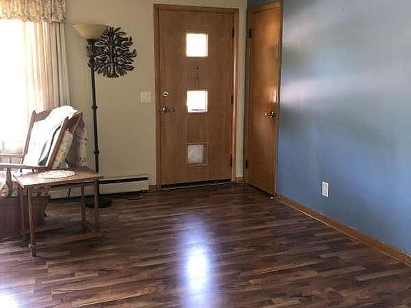 3rd image of 5080 Hillview Dr