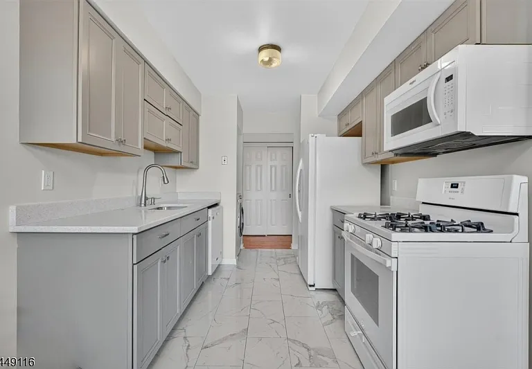 94 Beverly Hill Ter — Photo 11