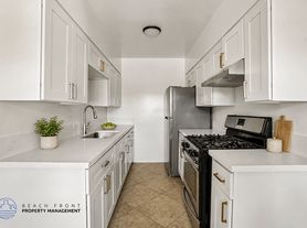 2216 West Wardlow Rd., 2 Bed 1 Bath