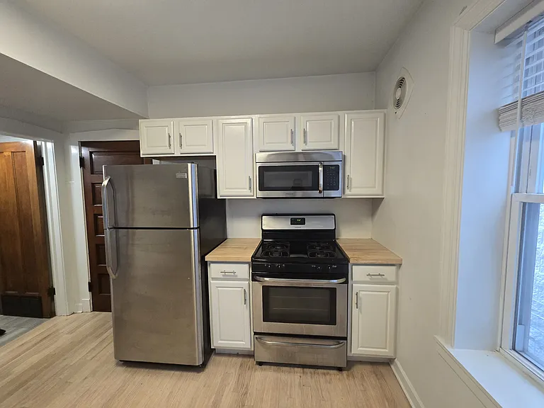 2255 W Huron St — Photo 9