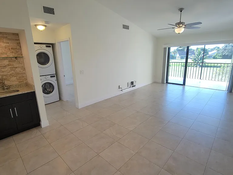 1072 Keystone Dr N #A — Photo 5
