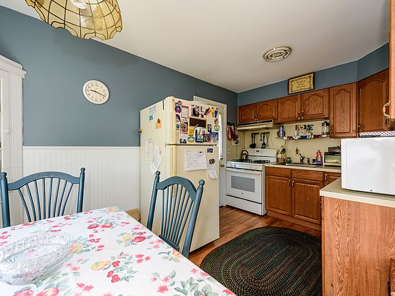 Eat In Kitchen