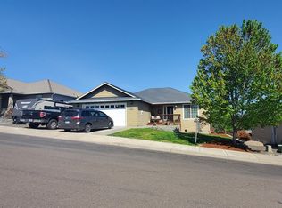 1056 Highlands Dr, Eagle Pt, OR 97524