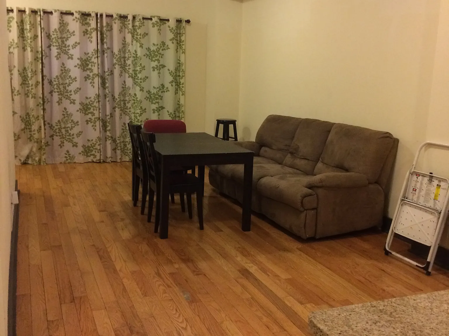 6 bed, 2.5 bath, 1455 sqft, $500 — Photo 3