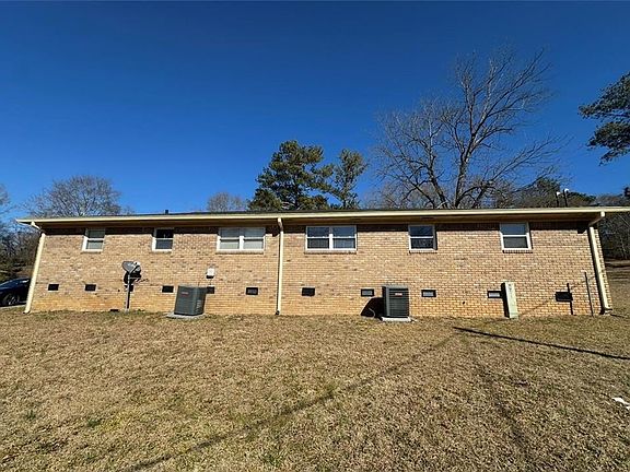 3rd image of 4421 Lynn Dr