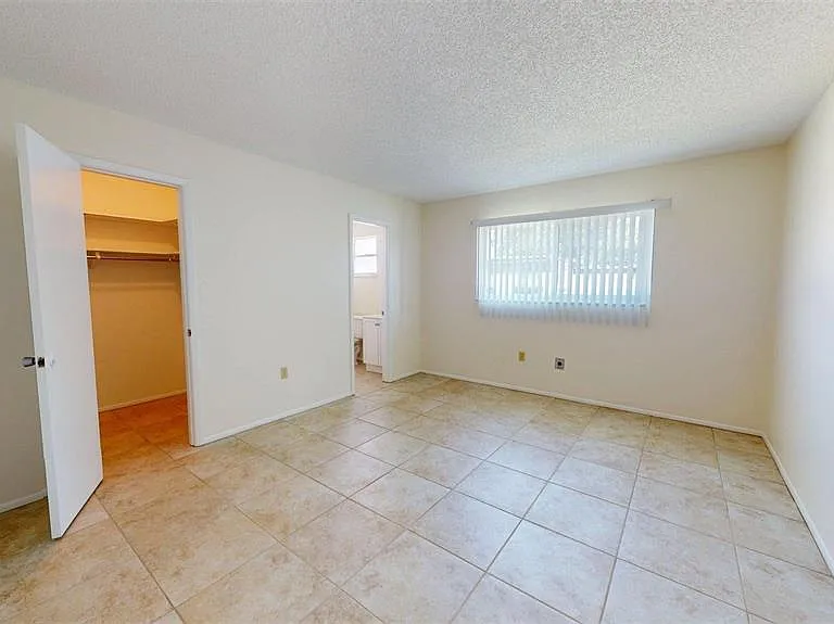 1213 Glen Oaks Dr E — Photo 22