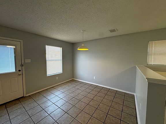 4th image of 4888 Waterford Dr