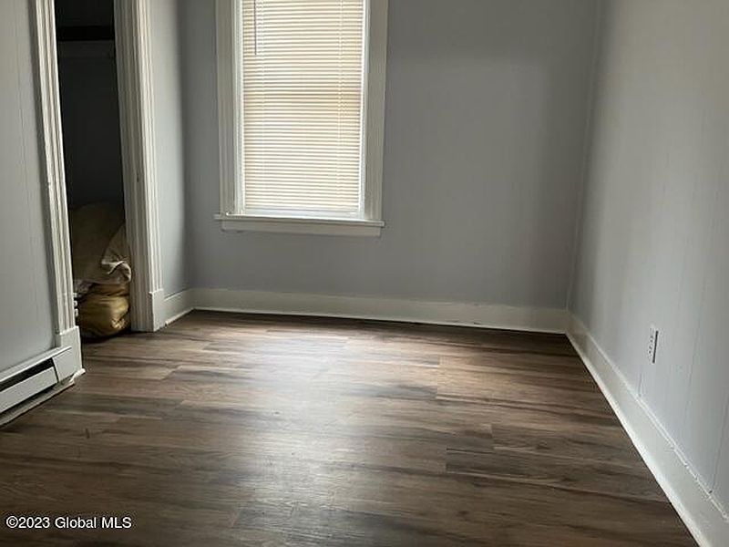 4th image of 1639 Broadway