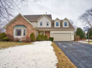 61 Brook Hill Ln, Vernon Hills, IL 60061