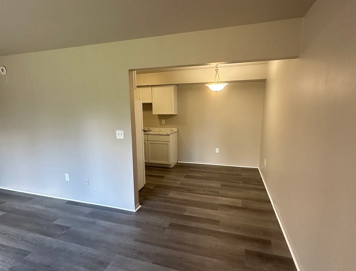 1 bed, 1000 sqft, $1,050 — Photo 3
