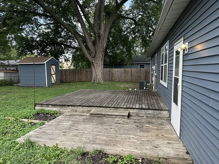 2709 W Kirby Ave — Photo 3
