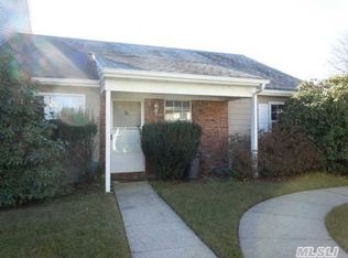 96 Glen Pasture Ct, Huntington Station, NY 11746