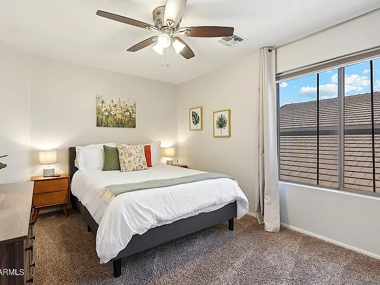 1125 E Irma Ln — Photo 42