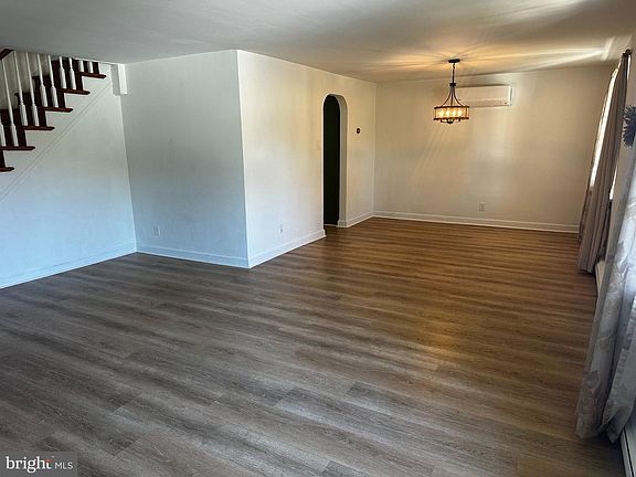 5th image of 207 Greenwood Rd