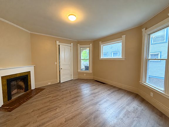 3rd image of 271 Kenwood Ave APT 1