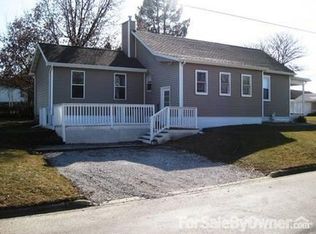 420 N State St, Roanoke, IL 61561