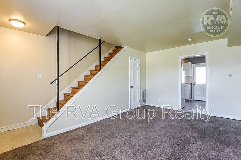 2 bed, 1.0 bath, 1000 sqft, $1,045 — Photo 2