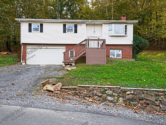 2nd image of 320 Diamond Ave