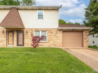 518 Bargraves Blvd #B, Troy, IL 62294