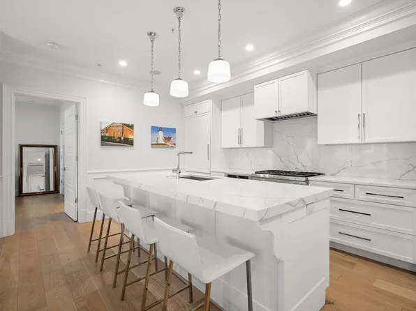 205 E St #8N, Boston, MA 02127