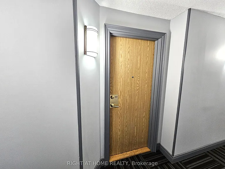 300 Alton Towers Cir #901 — Photo 2