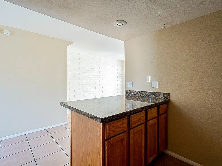 2 bedroom 1.5 bathroom in the heart of Phoenix — Photo 12