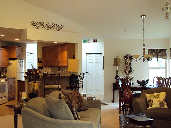 5th image of 211 Back Bay Dr