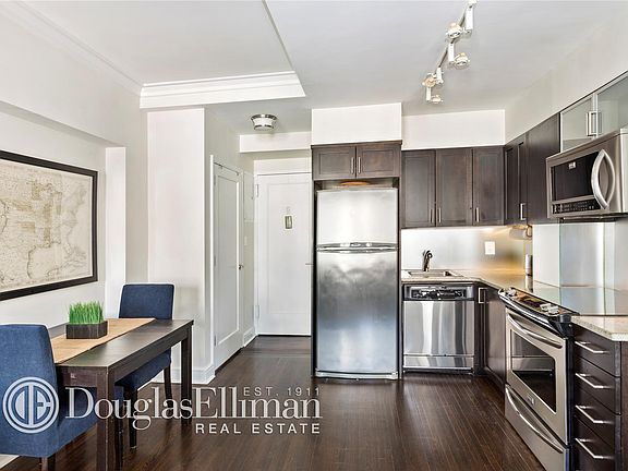 2nd image of 210 W 70th St APT 904
