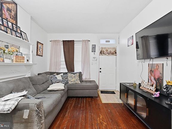 5th image of 842 Locust St