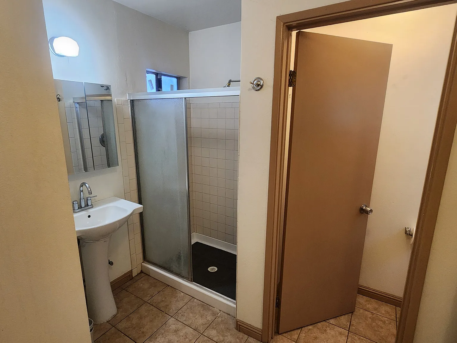 3 bed, 2292 sqft, $1,400 — Photo 4
