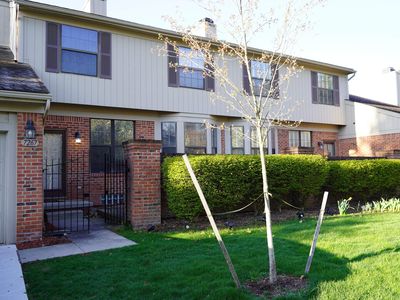 7267 Green Farm Rd, West Bloomfield, MI, 48322