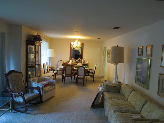 3rd image of 986 Parkridge Cir W