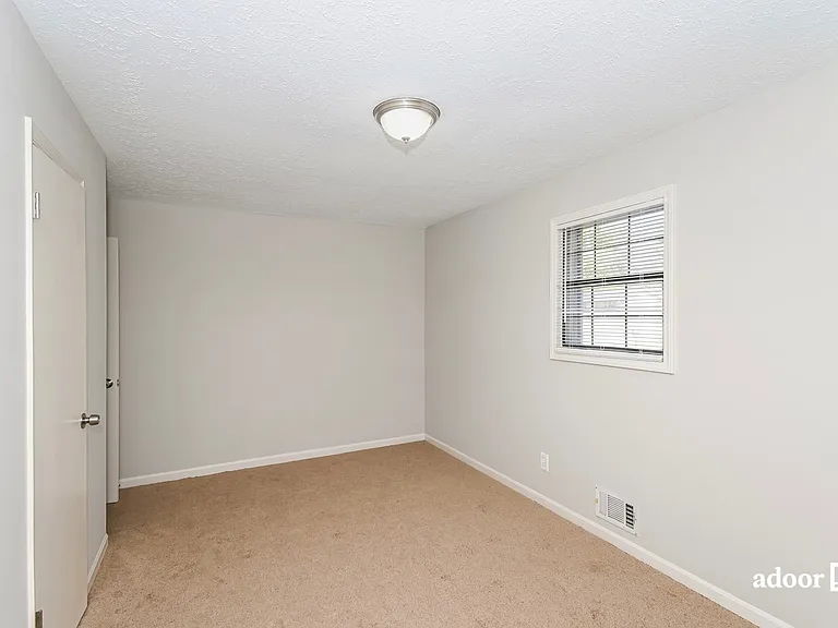 1581 Patricia Ln — Photo 9