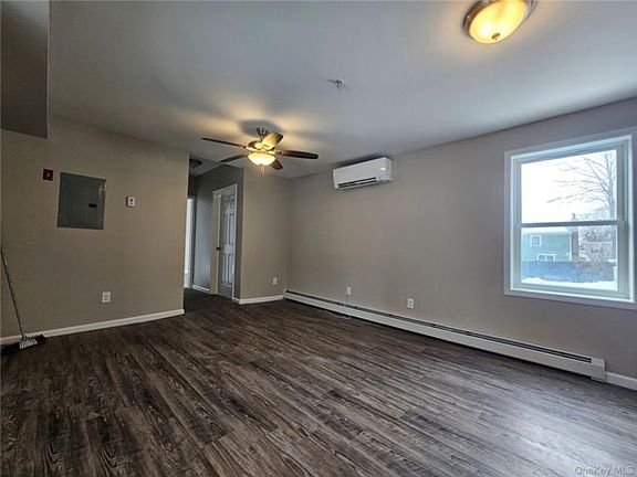 3rd image of 12 West St