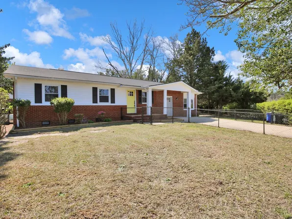 428 Cimarron Dr, Fayetteville, NC 28303