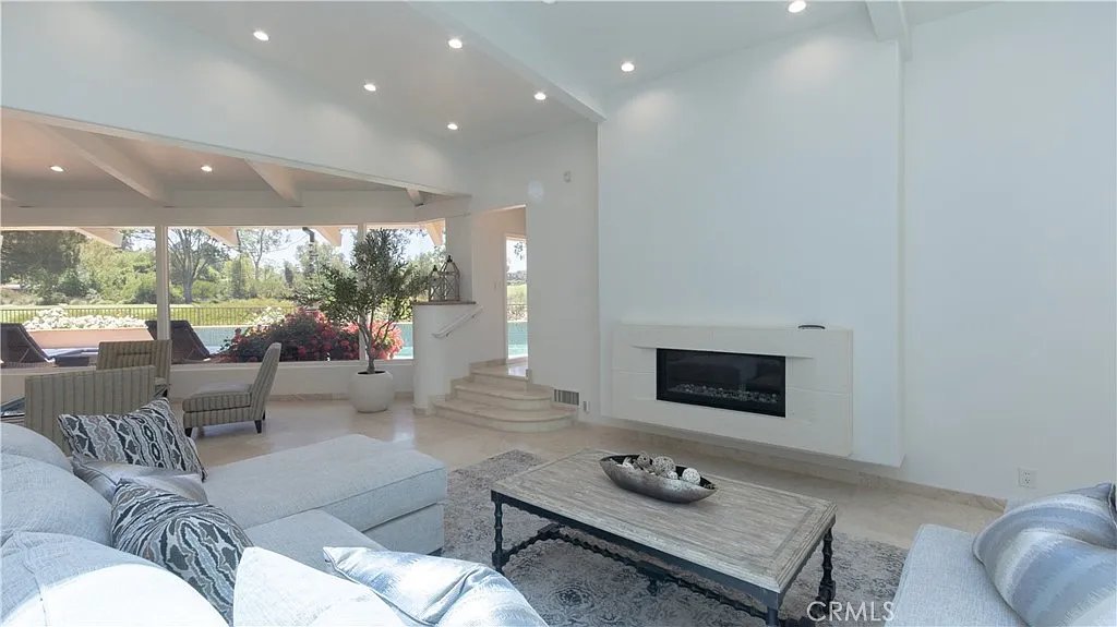 4 bed, 3.5 bath, 5245 sqft, $19,000 — Photo 2