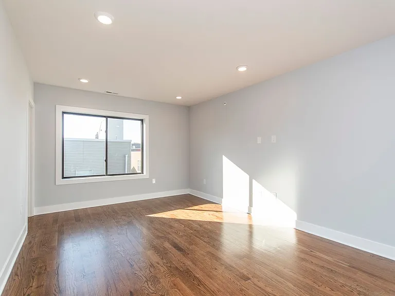 814 N Uber St — Photo 11