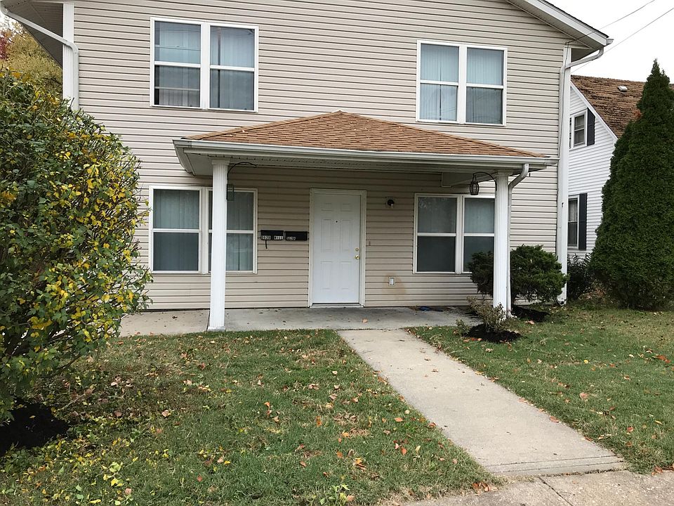 2nd image of 902 W Mill St