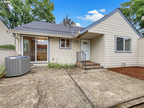 333 NE Village Squire Ave Unit 11, Gresham, OR 97030