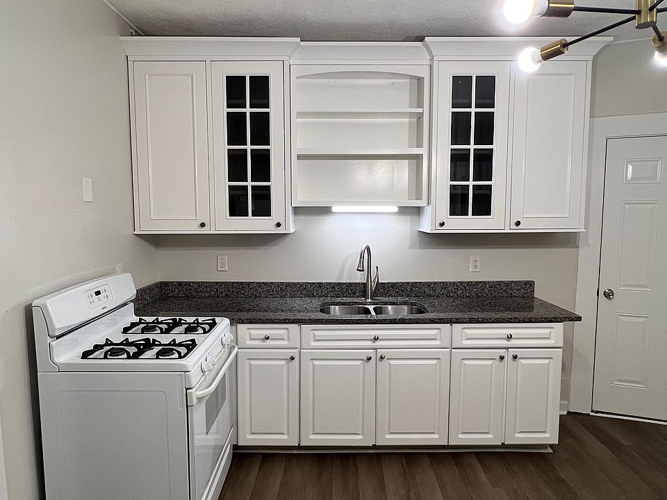 1st image of 135 S 5th St #1