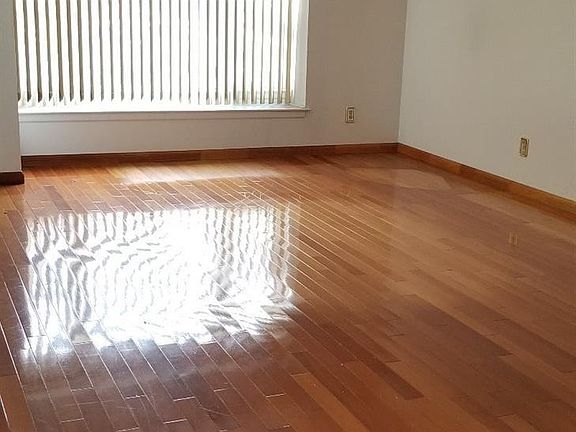 5th image of 136 Baron Ln
