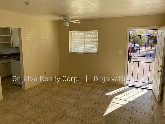 4th image of 4633 E 17th St #4635